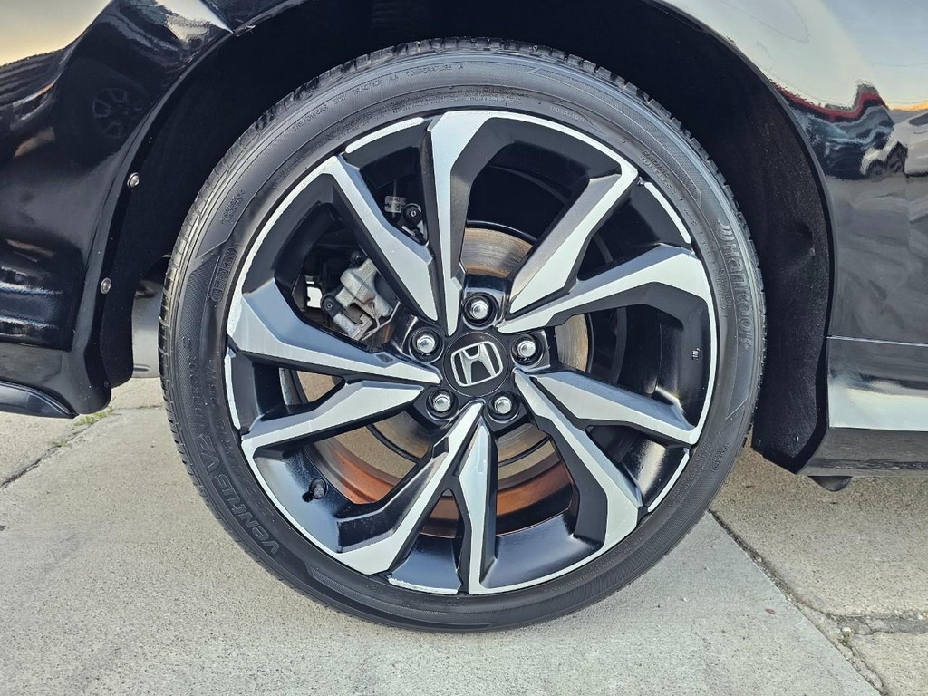 Honda Civic Si Coupe Vehicle Full-screen Gallery Image 14