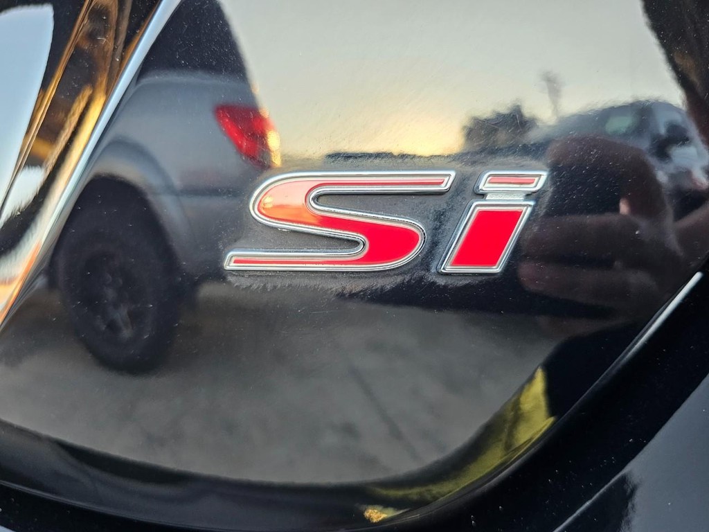 Honda Civic Si Coupe Vehicle Full-screen Gallery Image 15