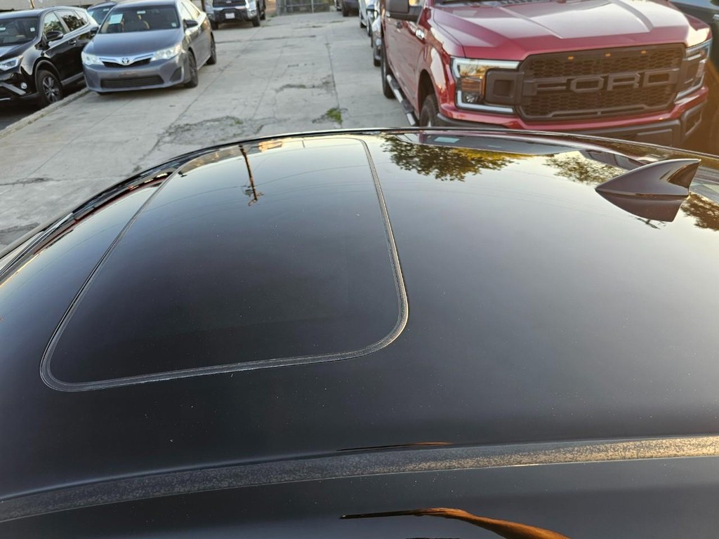 Honda Civic Si Coupe Vehicle Full-screen Gallery Image 18