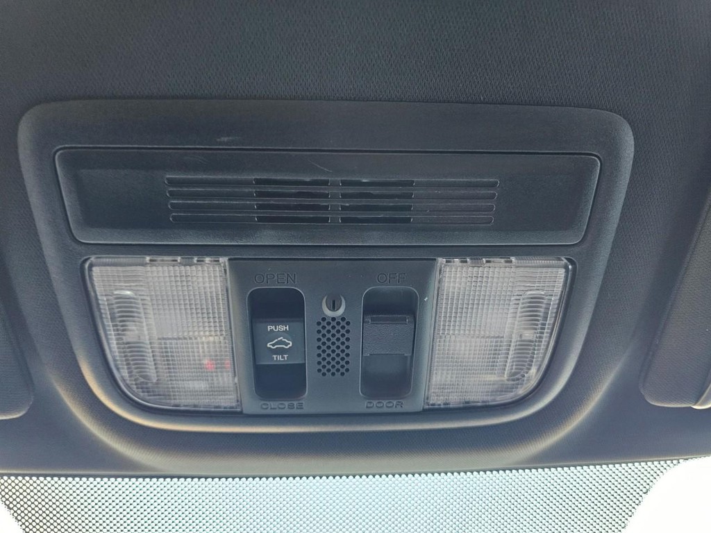 Honda Civic Si Coupe Vehicle Full-screen Gallery Image 34