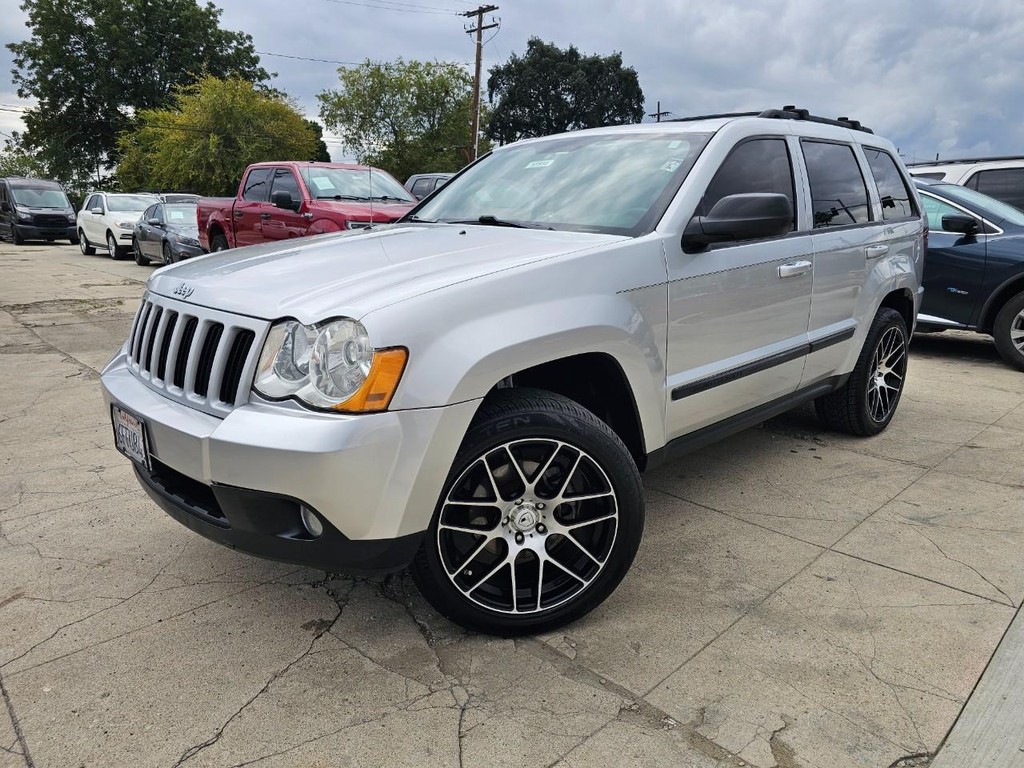 Jeep Grand Cherokee Vehicle Full-screen Gallery Image 2