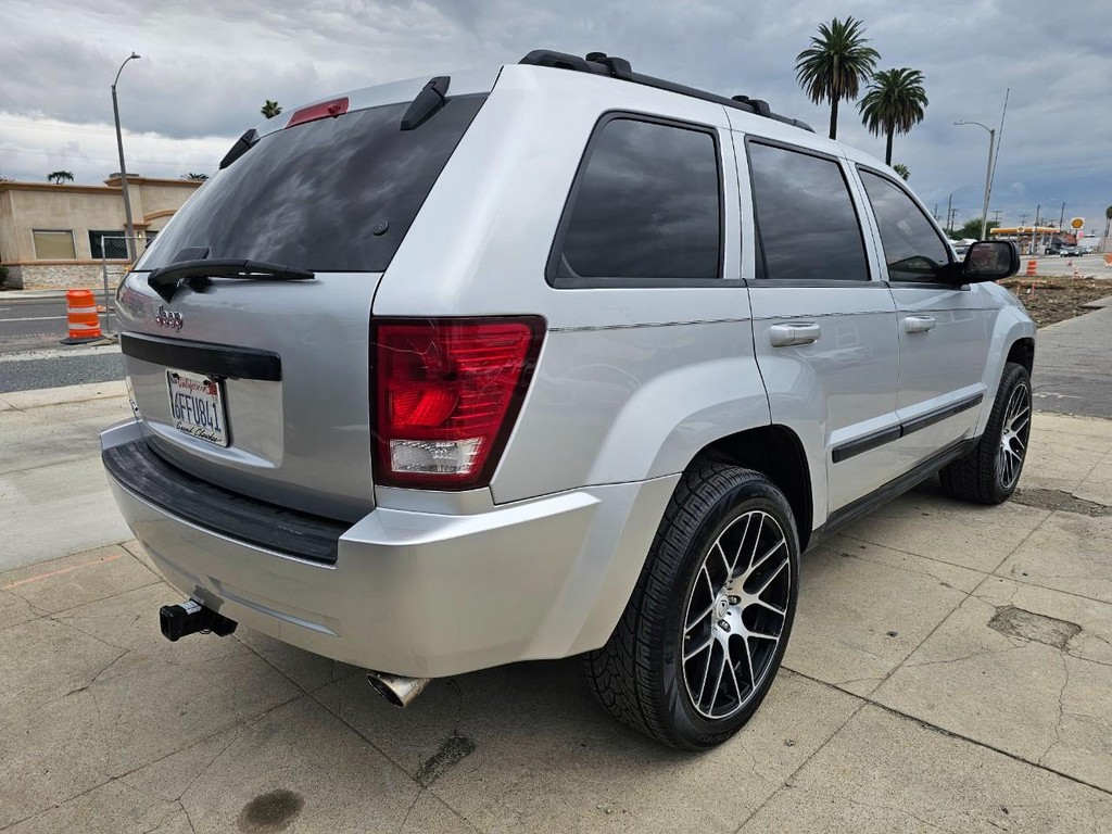 Jeep Grand Cherokee Vehicle Full-screen Gallery Image 6