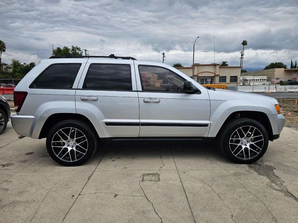 Jeep Grand Cherokee Vehicle Full-screen Gallery Image 7