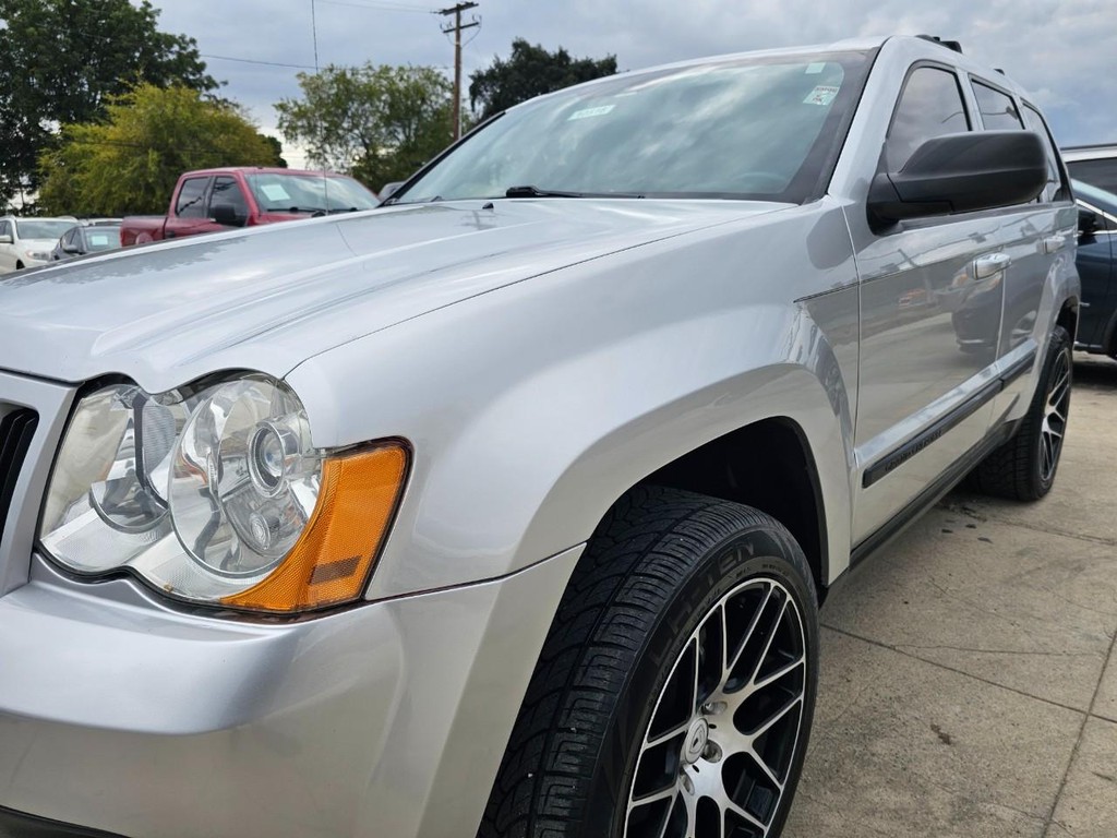 Jeep Grand Cherokee Vehicle Full-screen Gallery Image 11