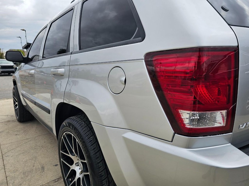 Jeep Grand Cherokee Vehicle Full-screen Gallery Image 12