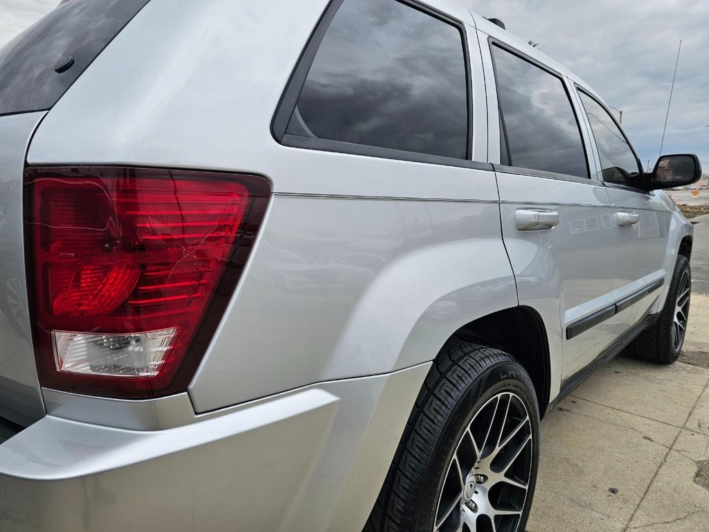 Jeep Grand Cherokee Vehicle Full-screen Gallery Image 13