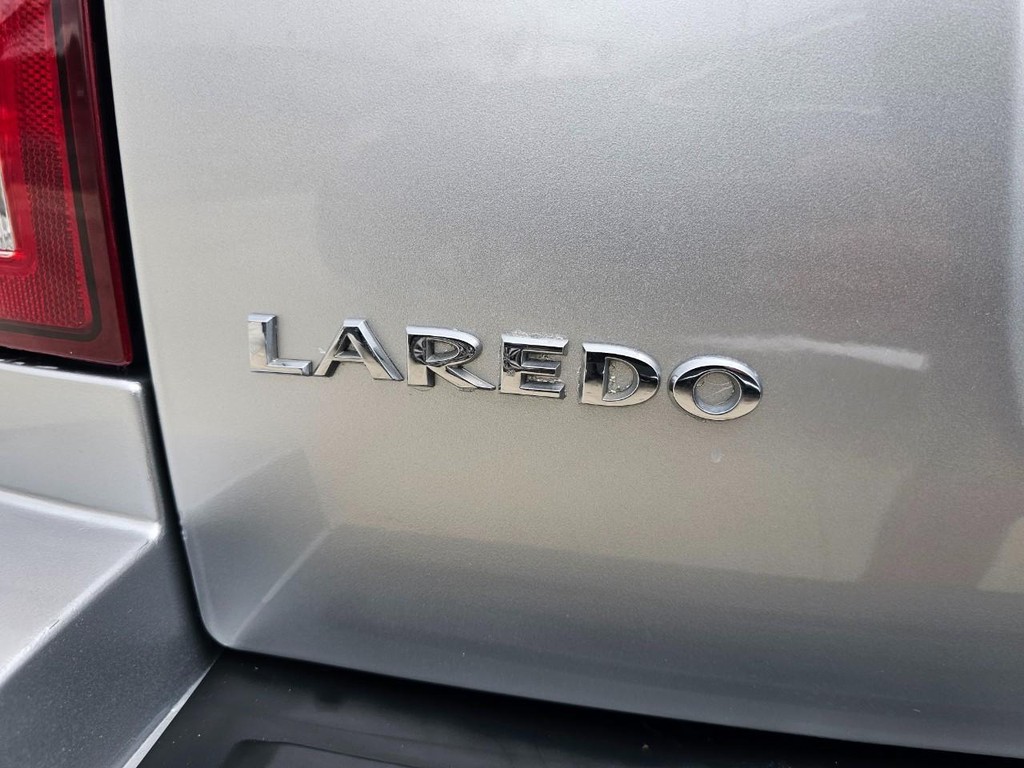 Jeep Grand Cherokee Vehicle Full-screen Gallery Image 15