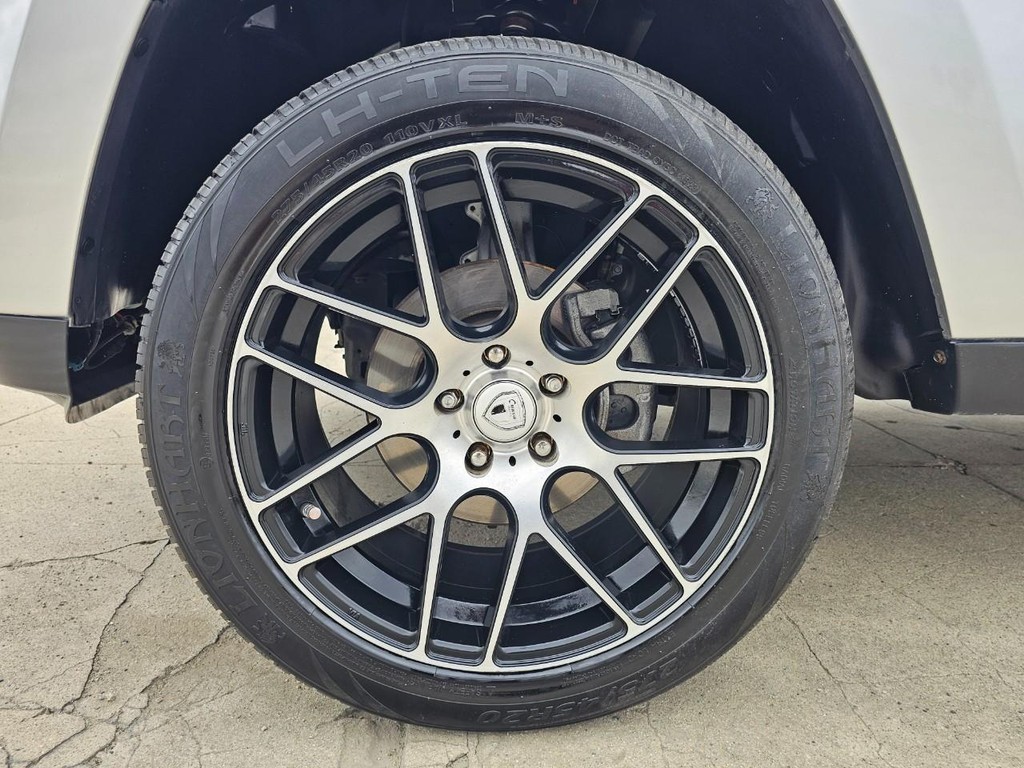 Jeep Grand Cherokee Vehicle Full-screen Gallery Image 17