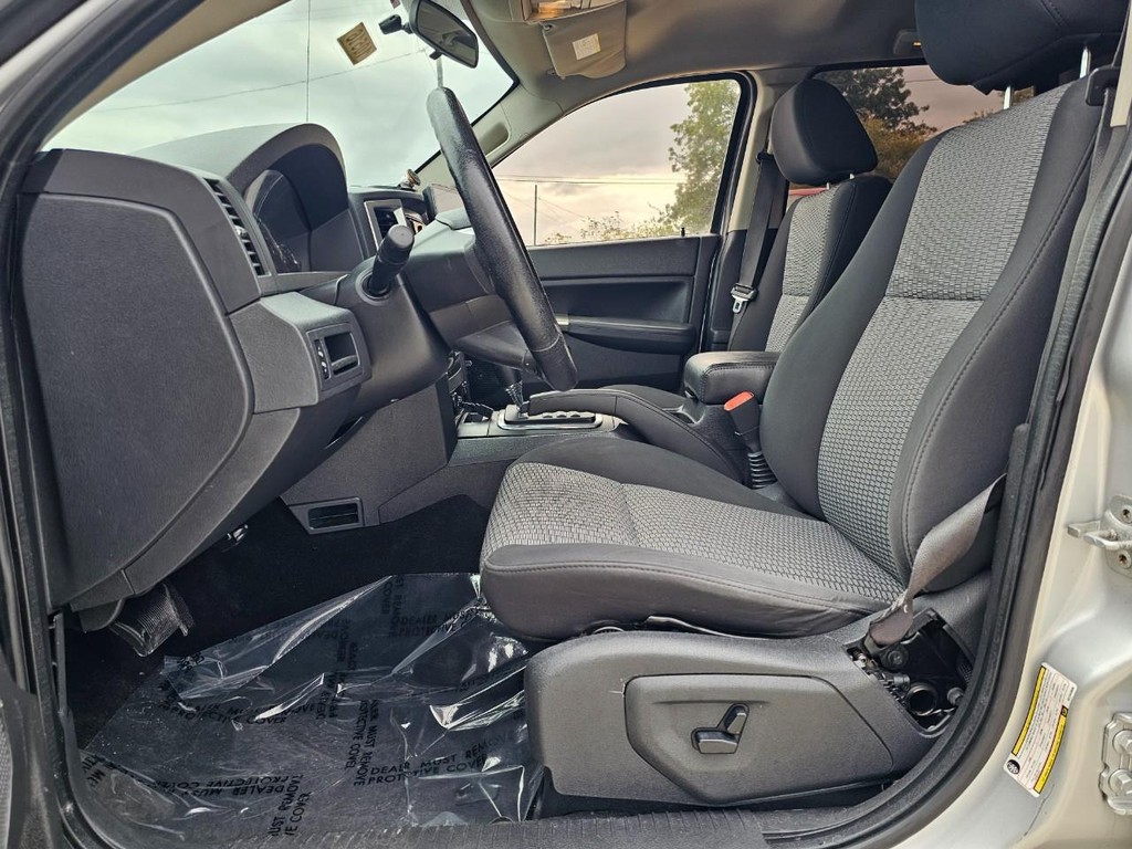 Jeep Grand Cherokee Vehicle Full-screen Gallery Image 19