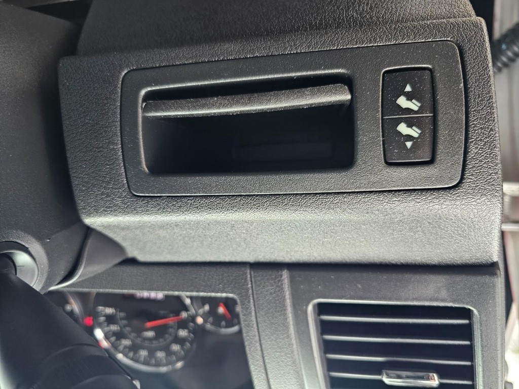 Jeep Grand Cherokee Vehicle Full-screen Gallery Image 20