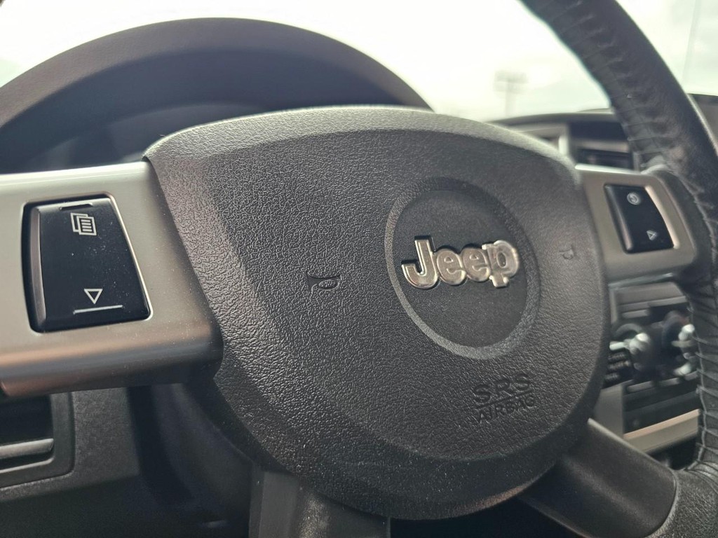 Jeep Grand Cherokee Vehicle Full-screen Gallery Image 21