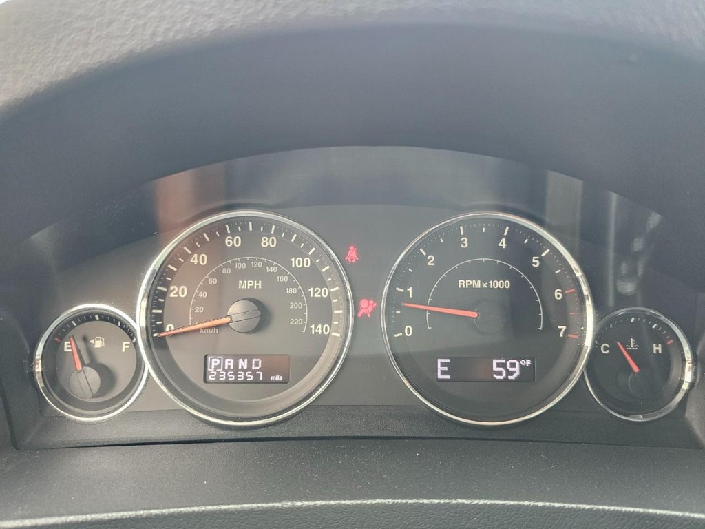 Jeep Grand Cherokee Vehicle Full-screen Gallery Image 23