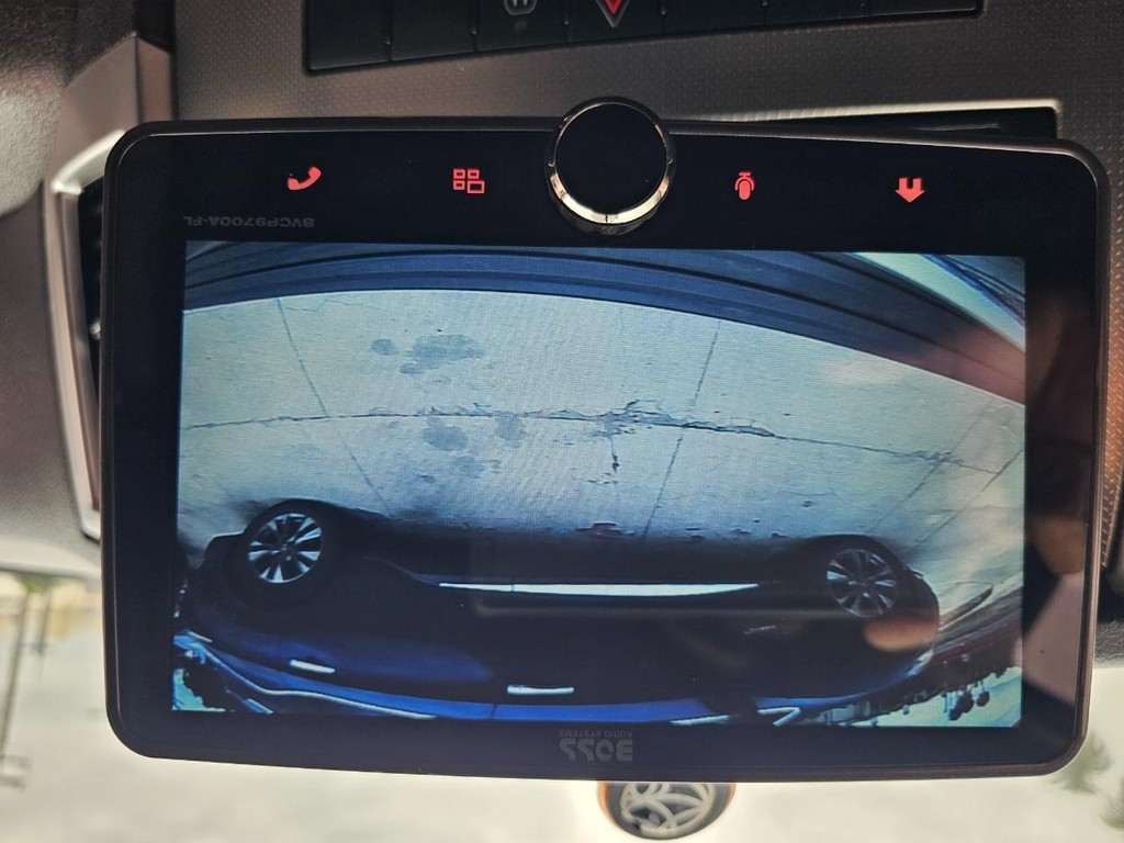 Jeep Grand Cherokee Vehicle Full-screen Gallery Image 25