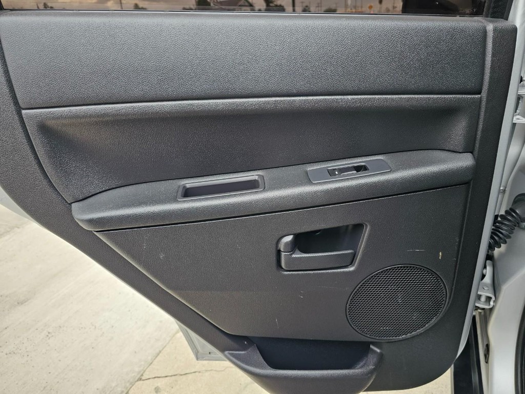 Jeep Grand Cherokee Vehicle Full-screen Gallery Image 26