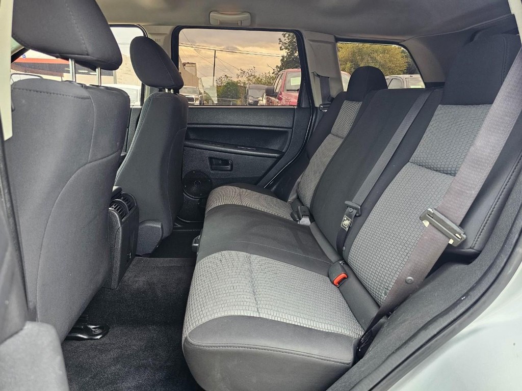 Jeep Grand Cherokee Vehicle Full-screen Gallery Image 27