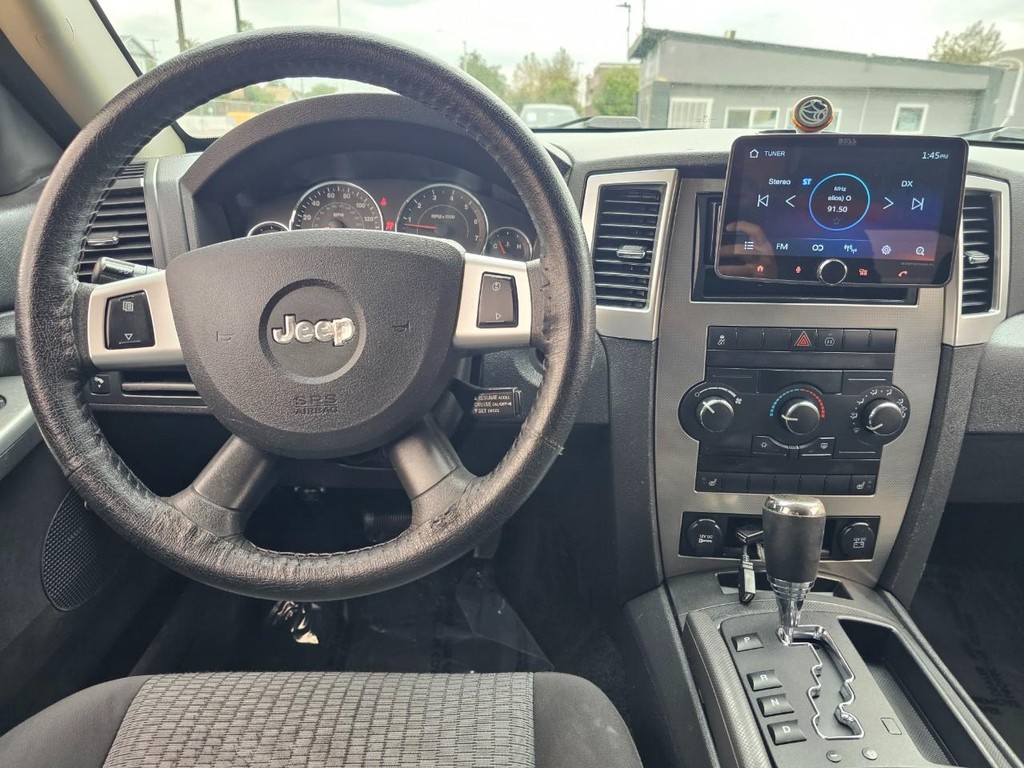 Jeep Grand Cherokee Vehicle Full-screen Gallery Image 29