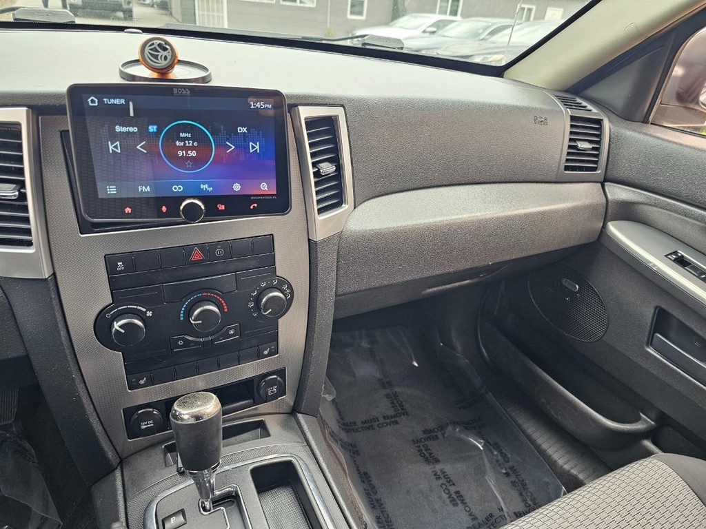 Jeep Grand Cherokee Vehicle Full-screen Gallery Image 32