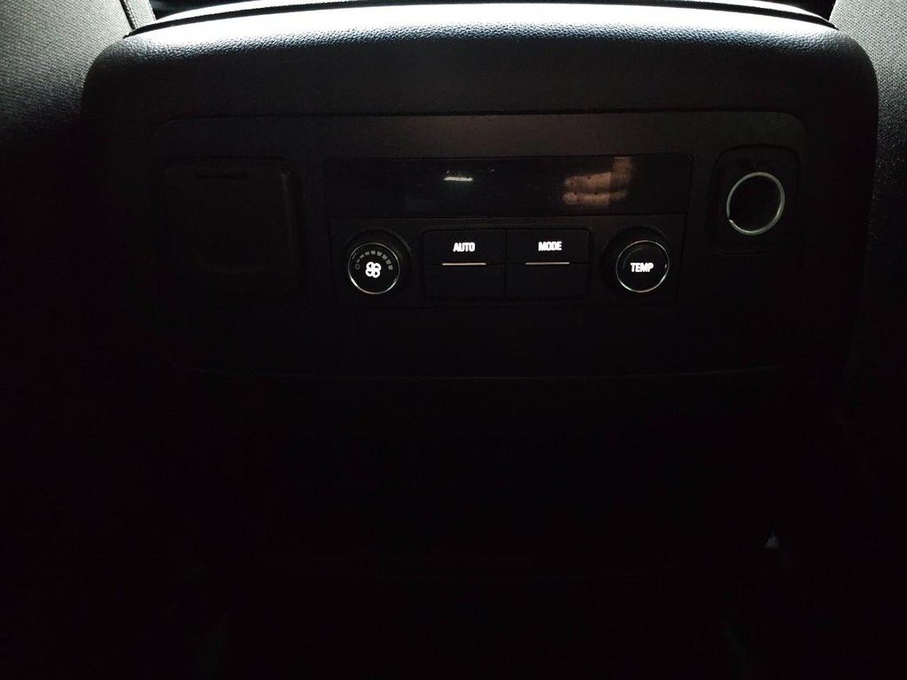 Chevrolet Tahoe Vehicle Full-screen Gallery Image 35