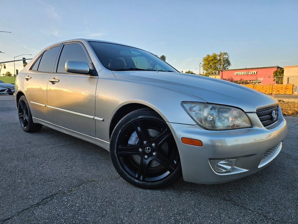 Lexus IS 300 Vehicle Full-screen Gallery Image 8