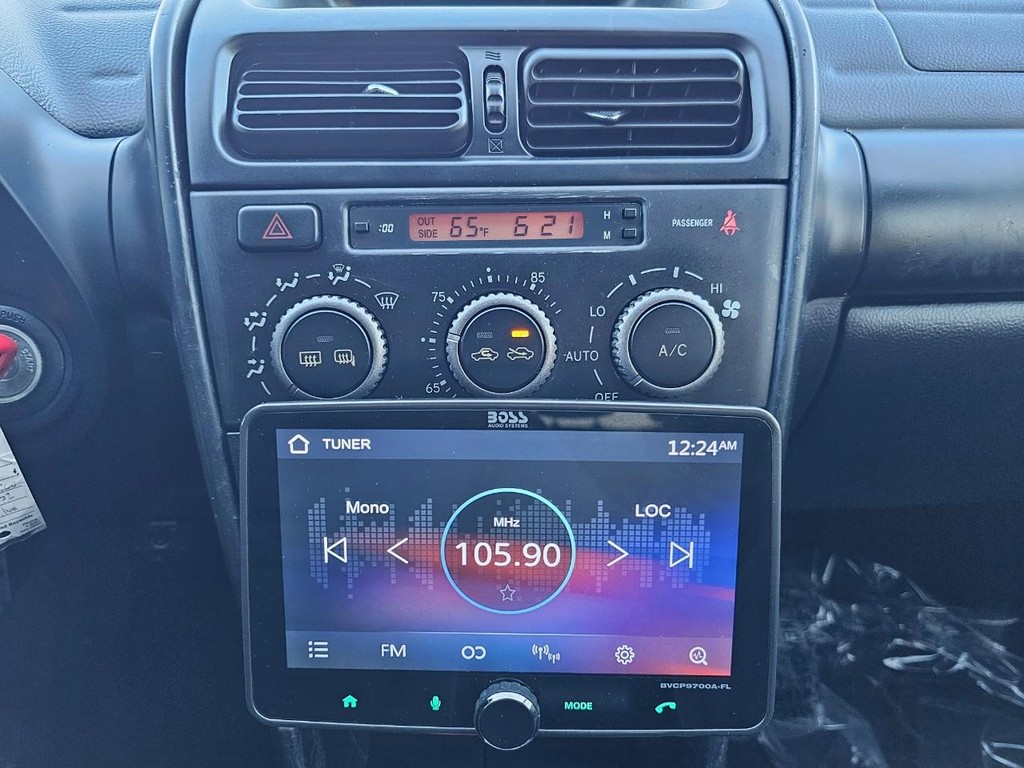 Lexus IS 300 Vehicle Full-screen Gallery Image 22