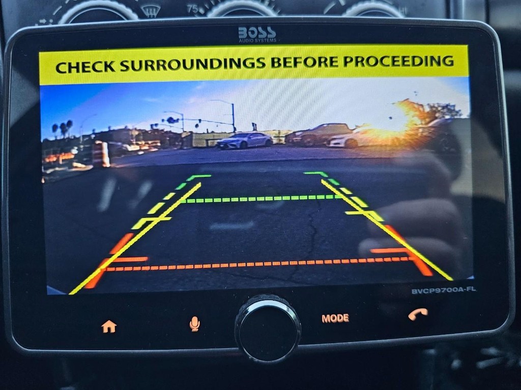 Lexus IS 300 Vehicle Full-screen Gallery Image 23