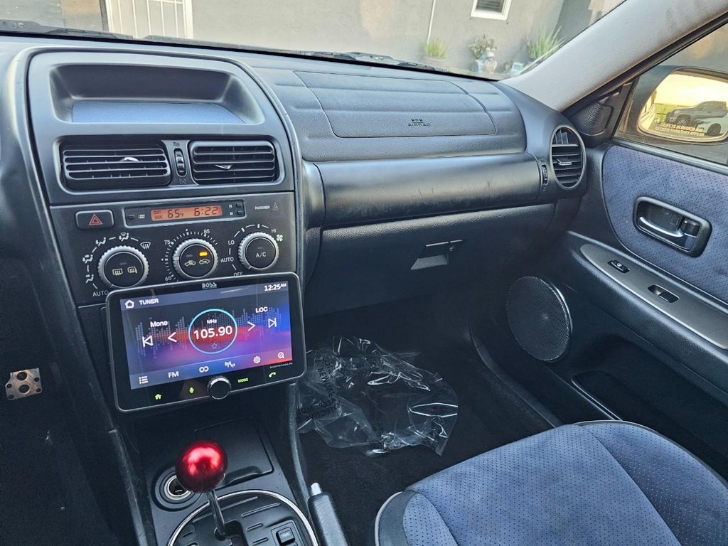 Lexus IS 300 Vehicle Full-screen Gallery Image 29