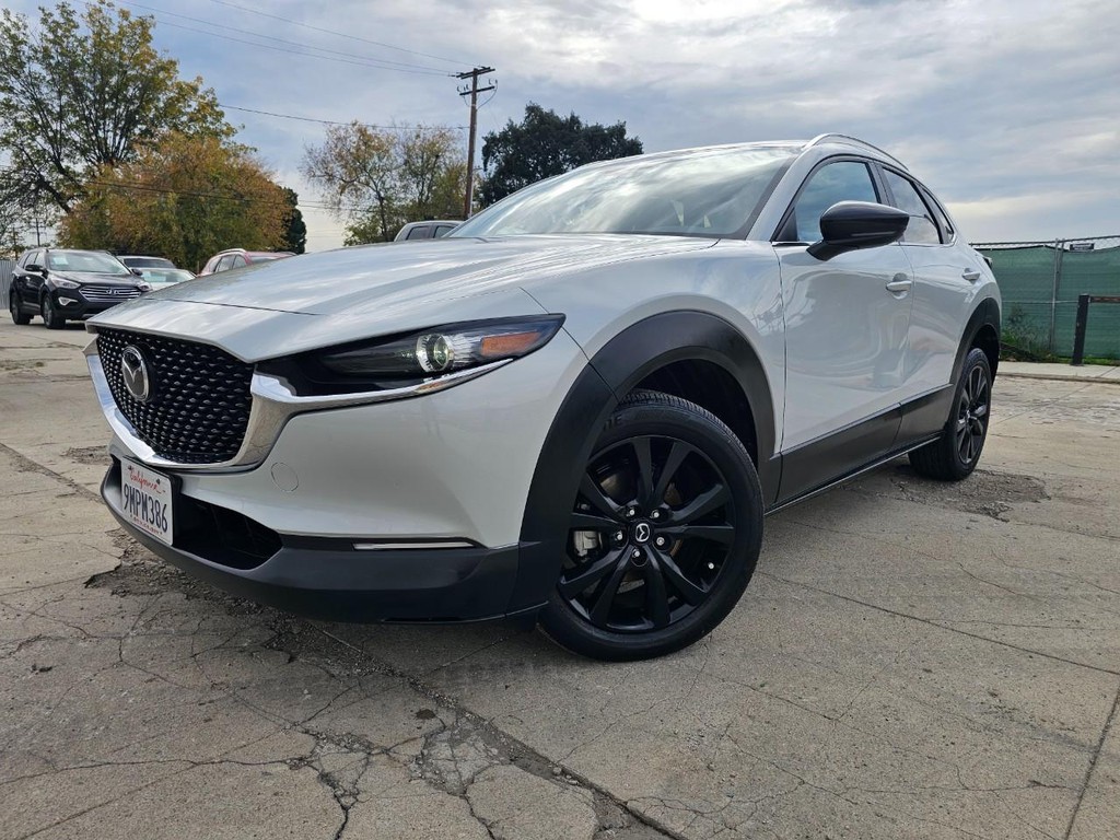 Mazda CX-30 Vehicle Full-screen Gallery Image 2