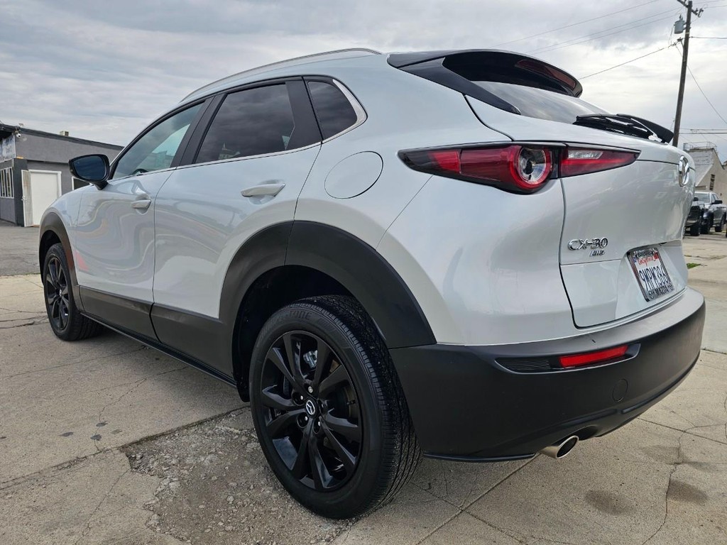 Mazda CX-30 Vehicle Full-screen Gallery Image 4
