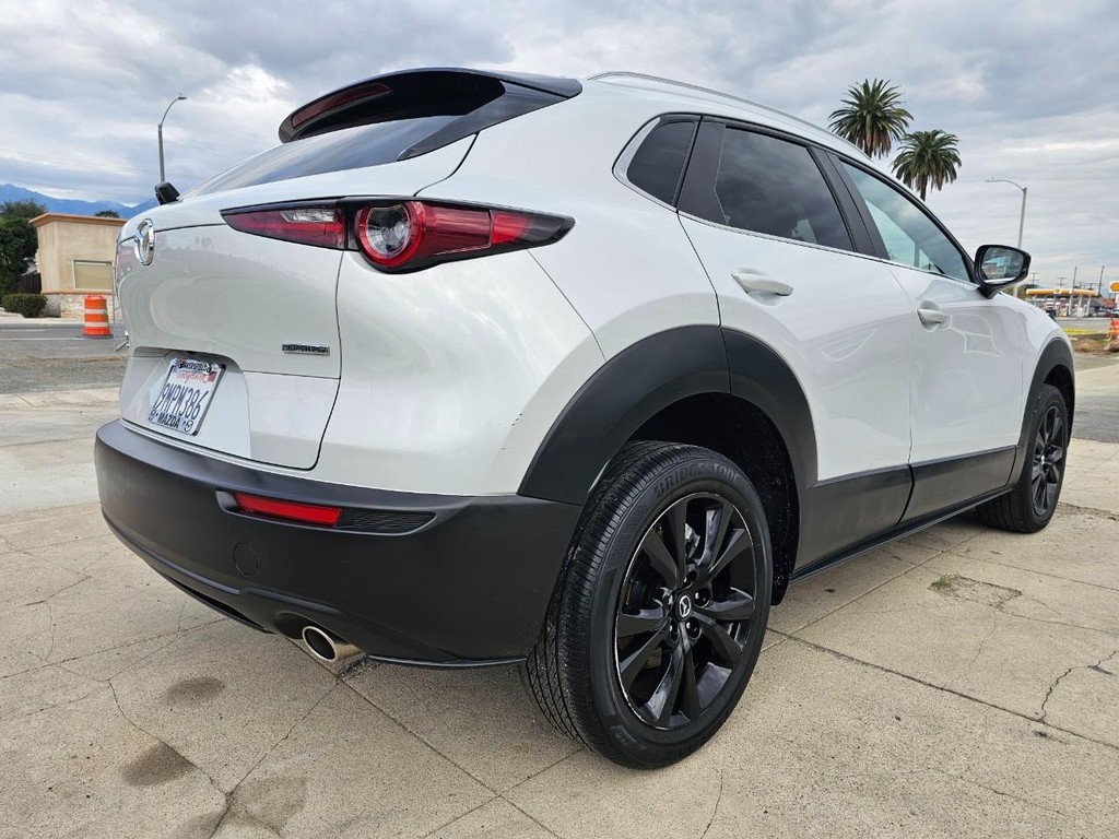 Mazda CX-30 Vehicle Full-screen Gallery Image 6