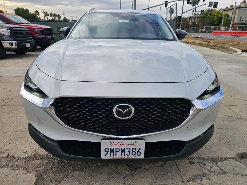 Mazda CX-30 Vehicle Full-screen Gallery Image 9