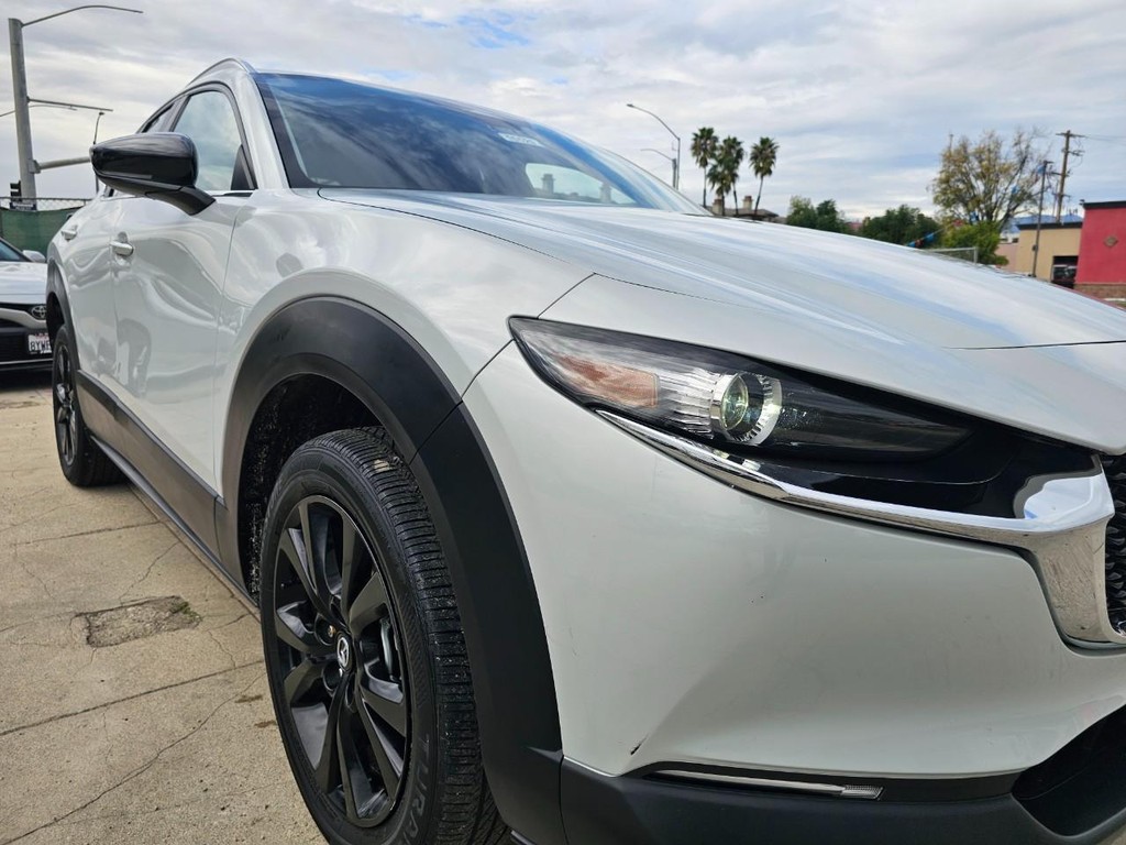 Mazda CX-30 Vehicle Full-screen Gallery Image 10