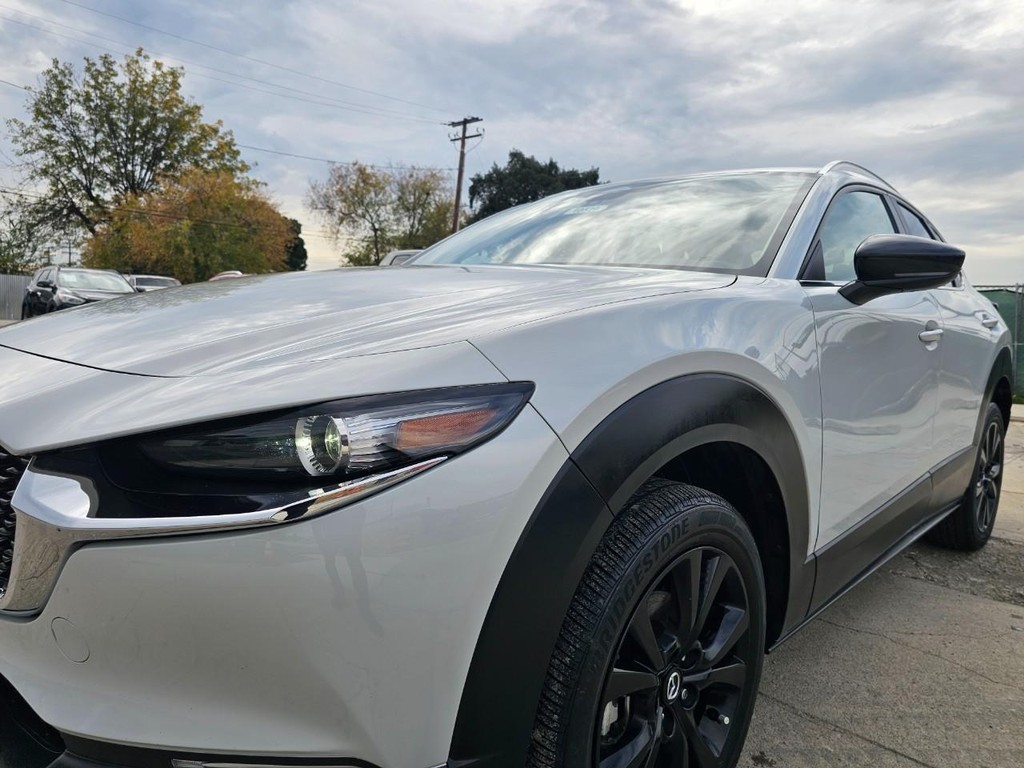 Mazda CX-30 Vehicle Full-screen Gallery Image 11