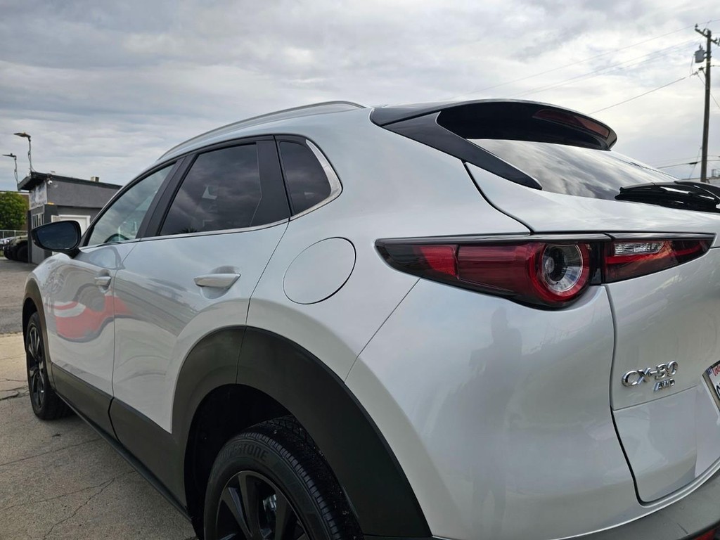 Mazda CX-30 Vehicle Full-screen Gallery Image 12