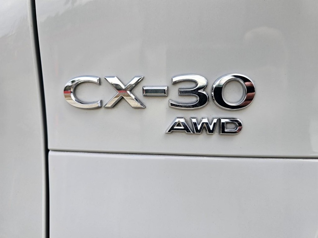Mazda CX-30 Vehicle Full-screen Gallery Image 16
