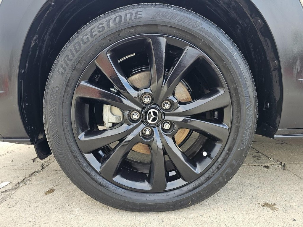 Mazda CX-30 Vehicle Full-screen Gallery Image 17