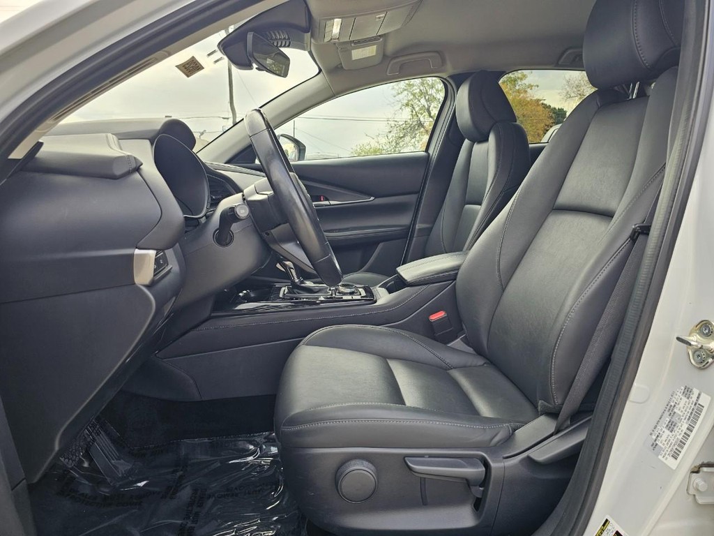 Mazda CX-30 Vehicle Full-screen Gallery Image 19