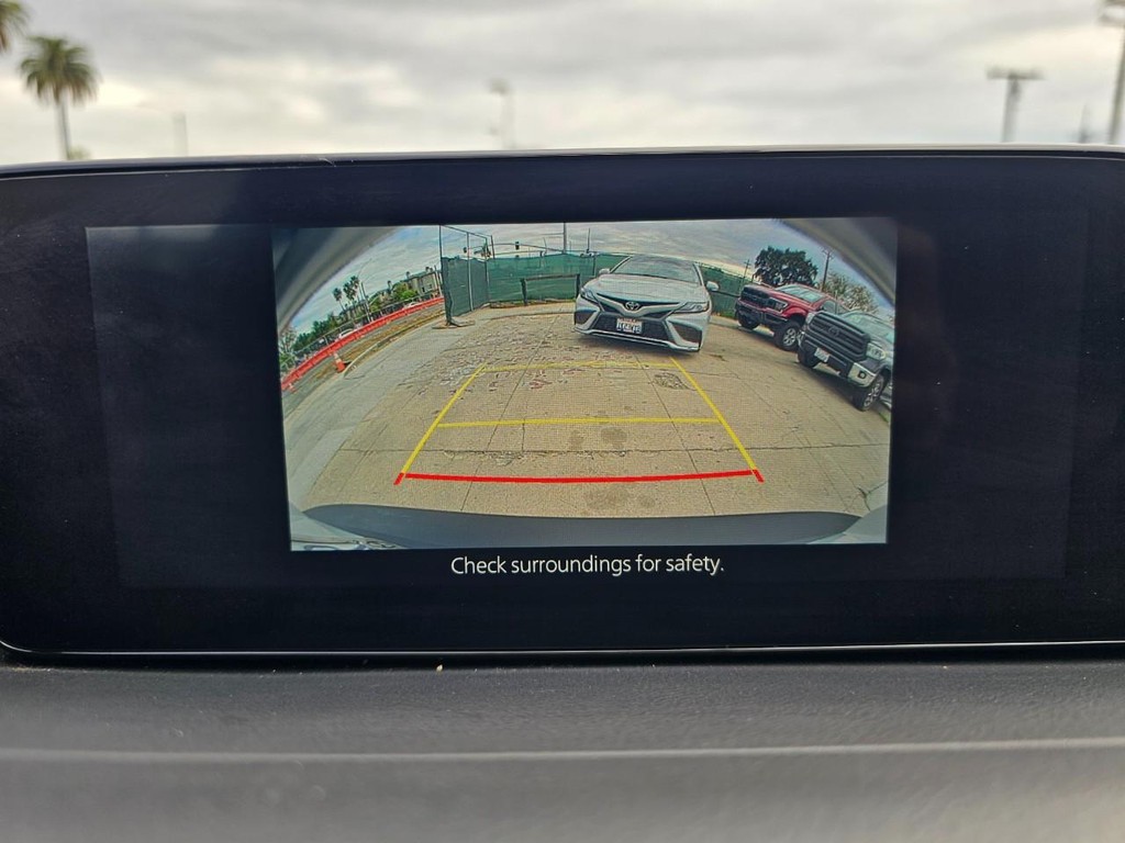 Mazda CX-30 Vehicle Full-screen Gallery Image 24