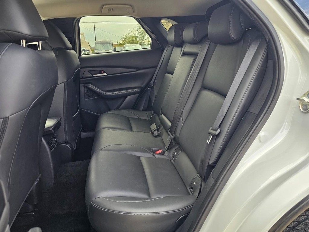 Mazda CX-30 Vehicle Full-screen Gallery Image 26