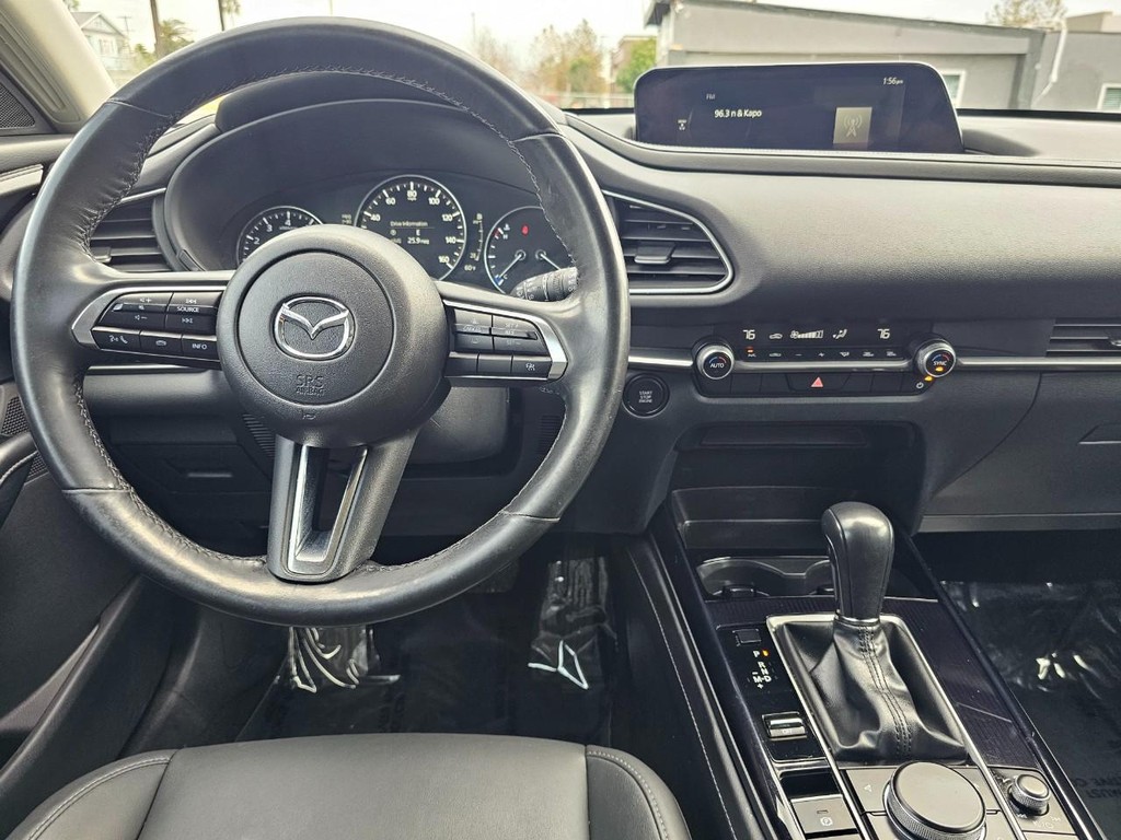 Mazda CX-30 Vehicle Full-screen Gallery Image 28