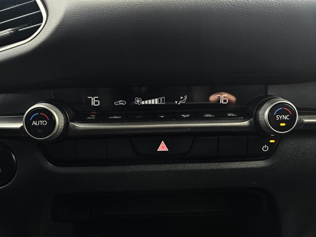 Mazda CX-30 Vehicle Full-screen Gallery Image 33