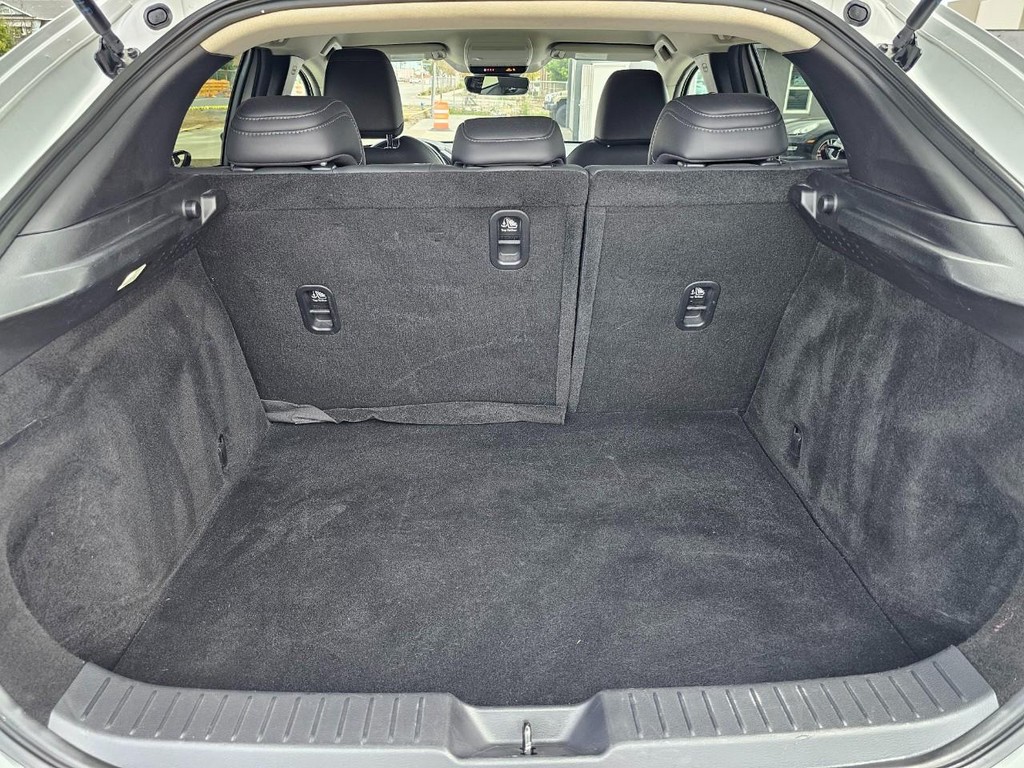 Mazda CX-30 Vehicle Full-screen Gallery Image 35