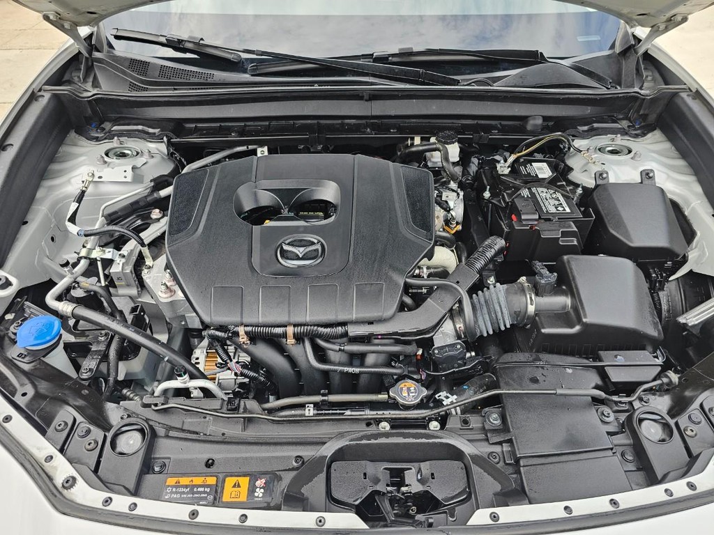 Mazda CX-30 Vehicle Full-screen Gallery Image 36