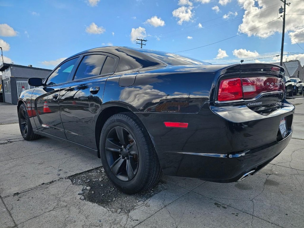 Dodge Charger Vehicle Full-screen Gallery Image 04