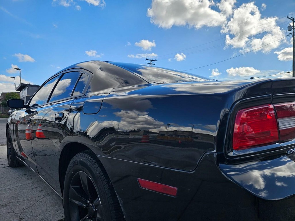 Dodge Charger Vehicle Full-screen Gallery Image 12