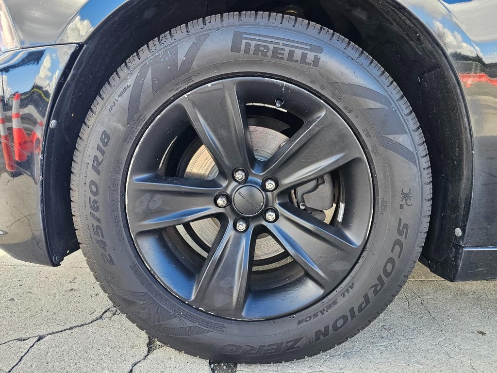 Dodge Charger Vehicle Full-screen Gallery Image 14