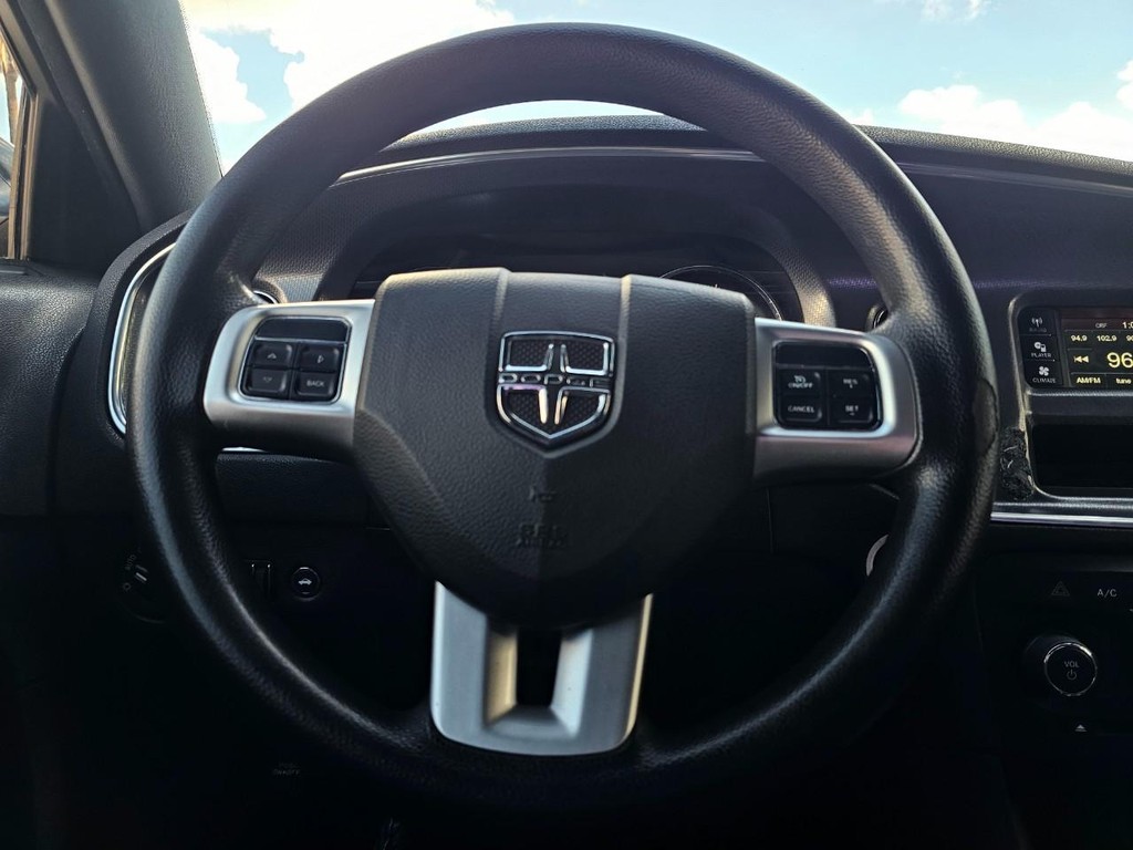 Dodge Charger Vehicle Full-screen Gallery Image 25