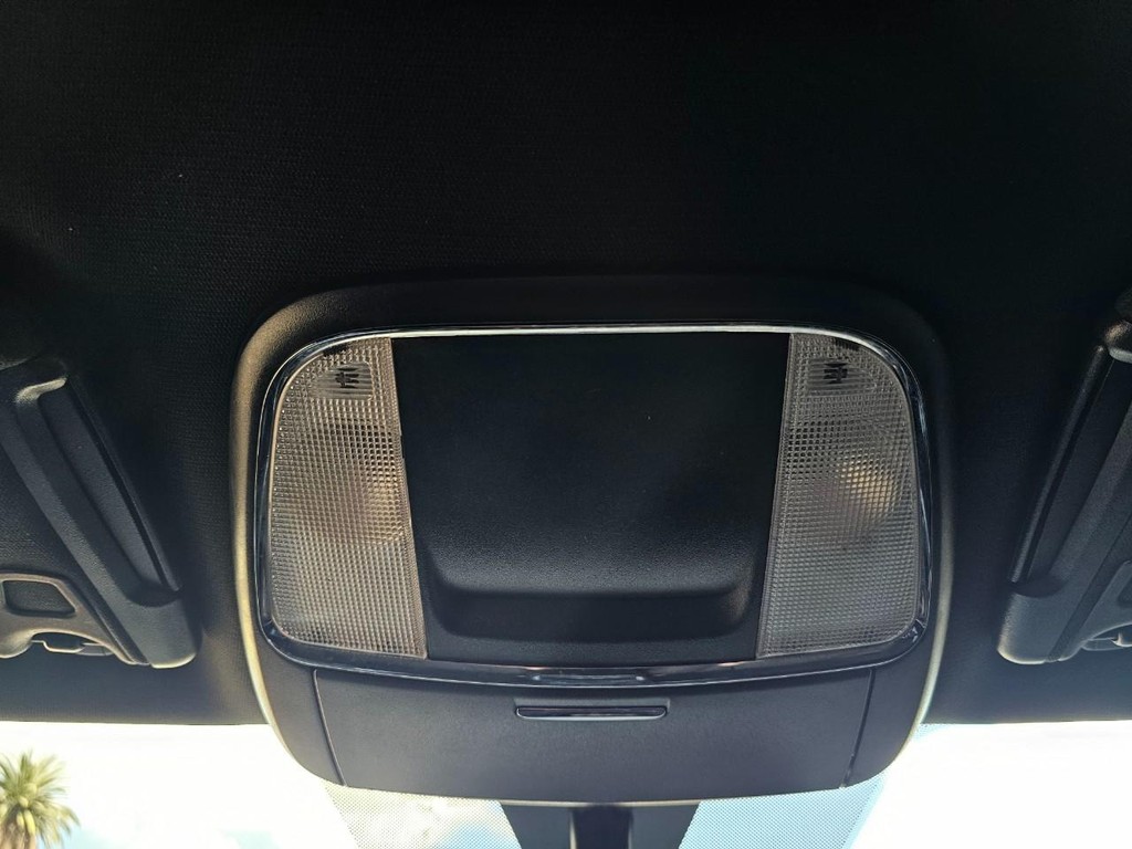 Dodge Charger Vehicle Full-screen Gallery Image 26