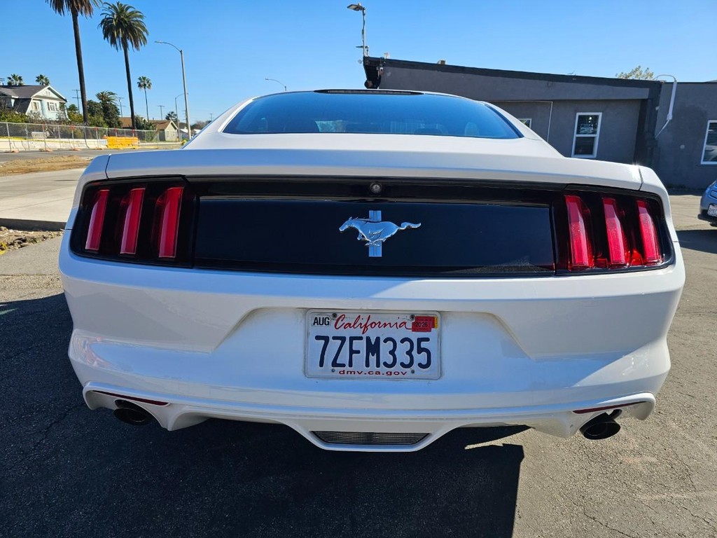 Ford Mustang Vehicle Full-screen Gallery Image 4
