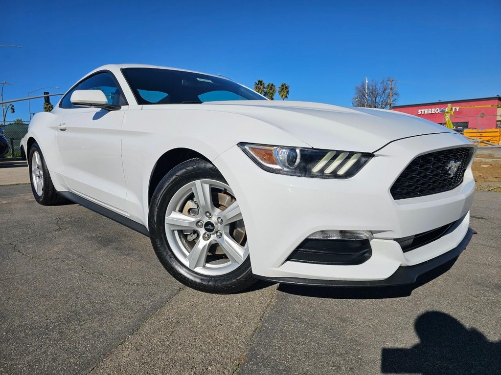Ford Mustang Vehicle Full-screen Gallery Image 7