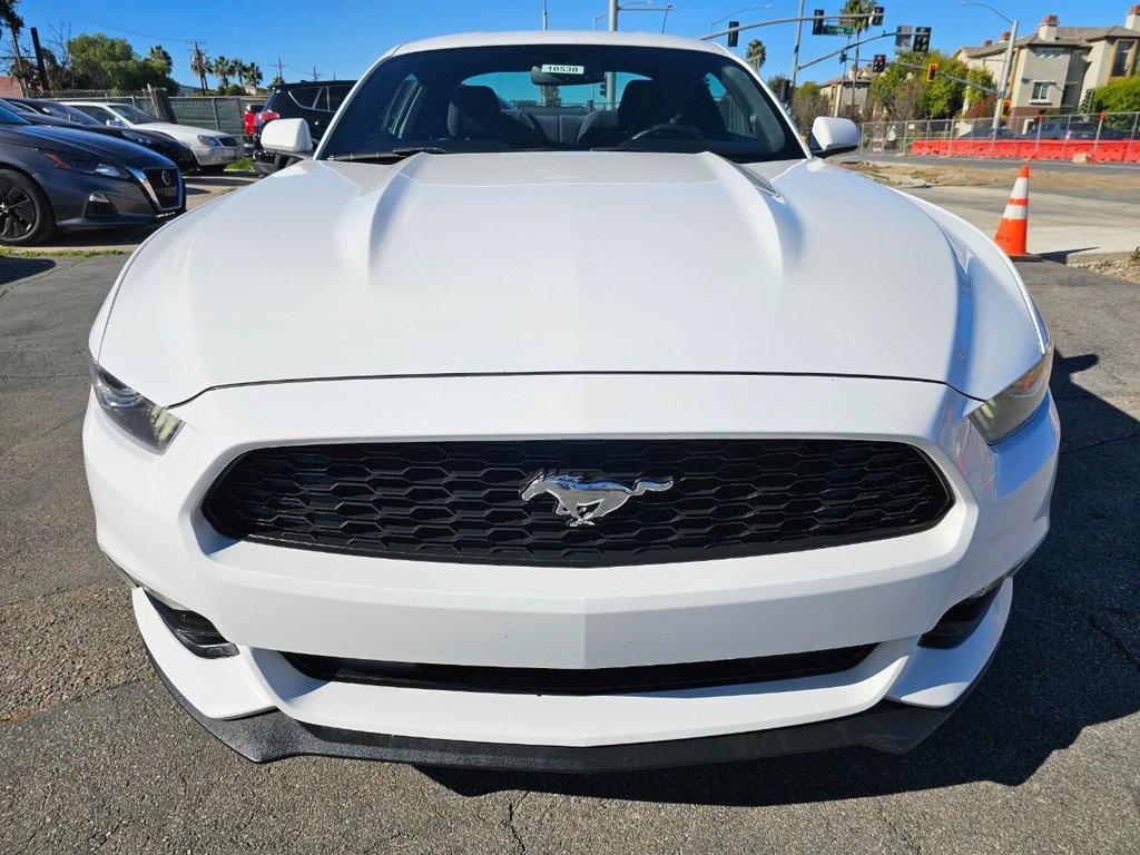 Ford Mustang Vehicle Full-screen Gallery Image 8